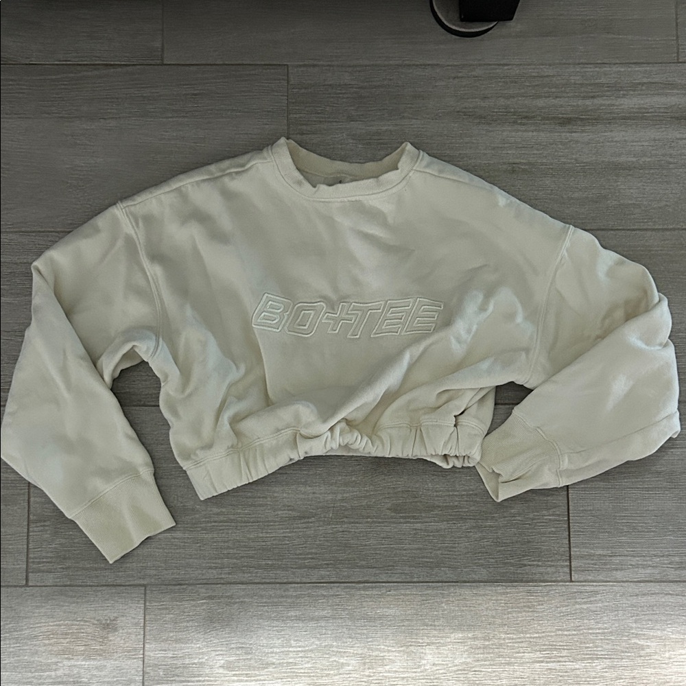 Bo+Tee Cream Women's Cropped Sweater